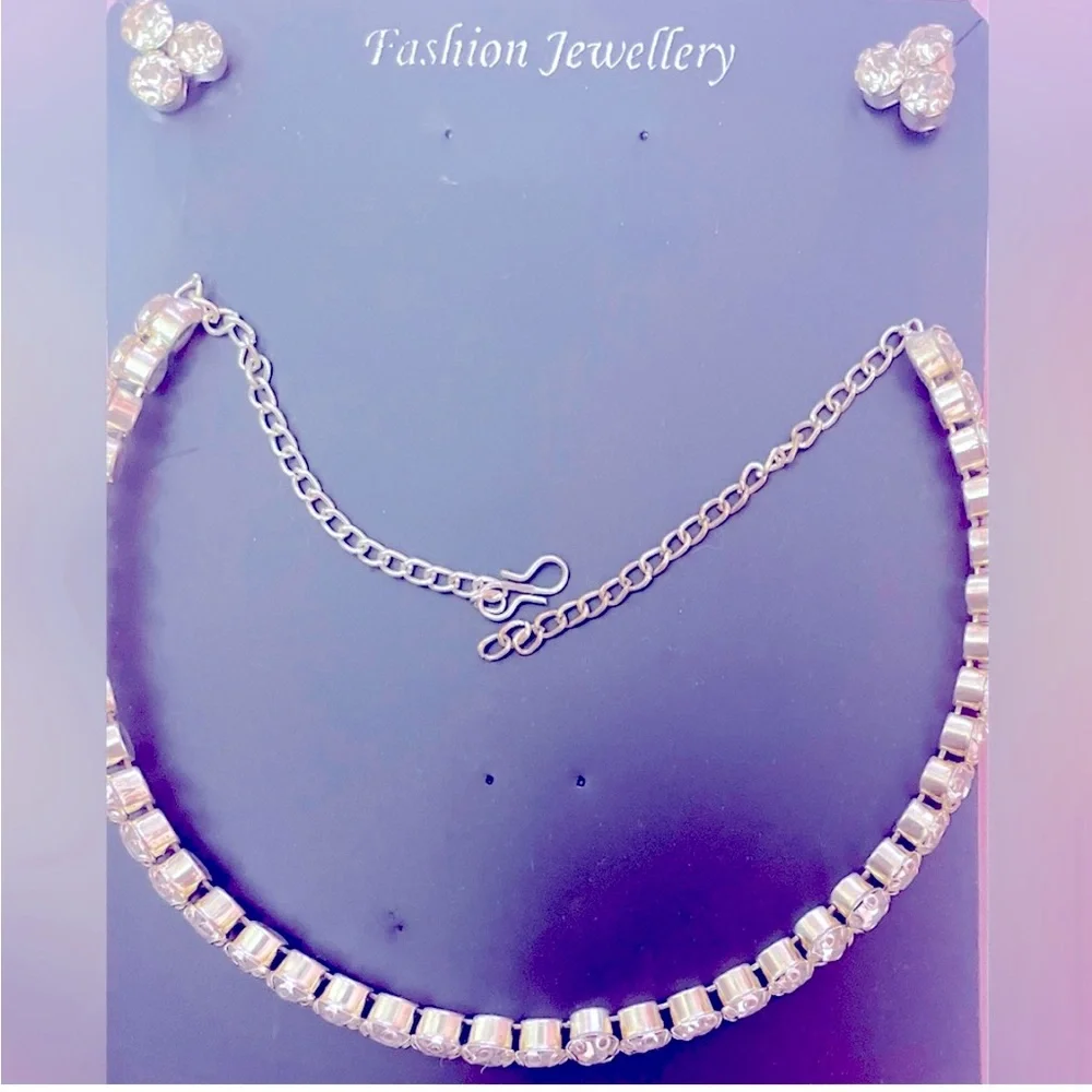 American Diamond luxurious and stylish stone necklace set with matching earrings - Picture 8 of 8